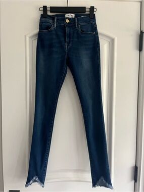 Frame Denim Skinny Jeans in Dark Blue Wash with Frayed Hem